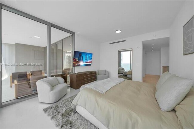 Building Photo - 300 Biscayne Blvd Way