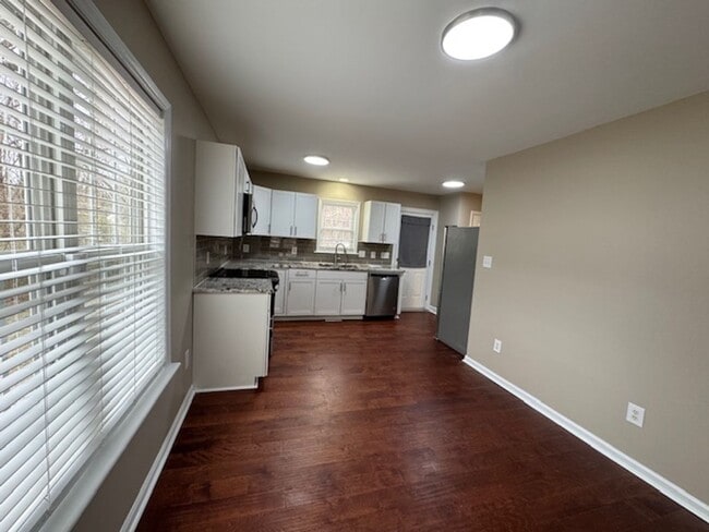 Building Photo - Short term lease available!