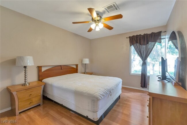 Building Photo - 3472 Townhouse Dr