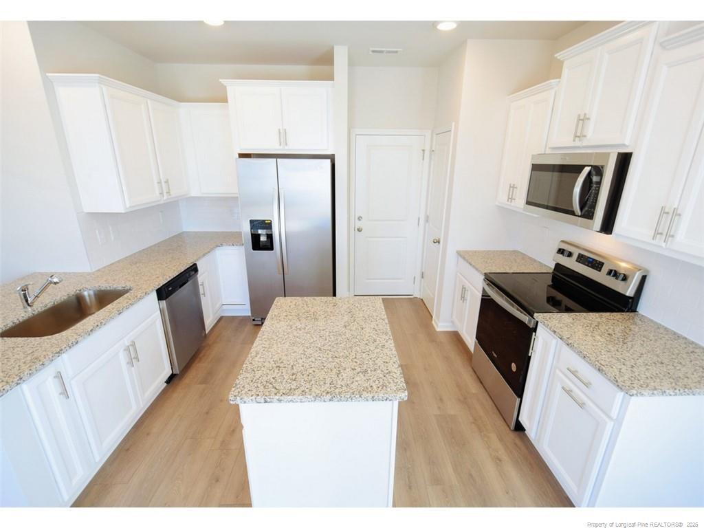 Kitchen - 331 Brentmoor Dr