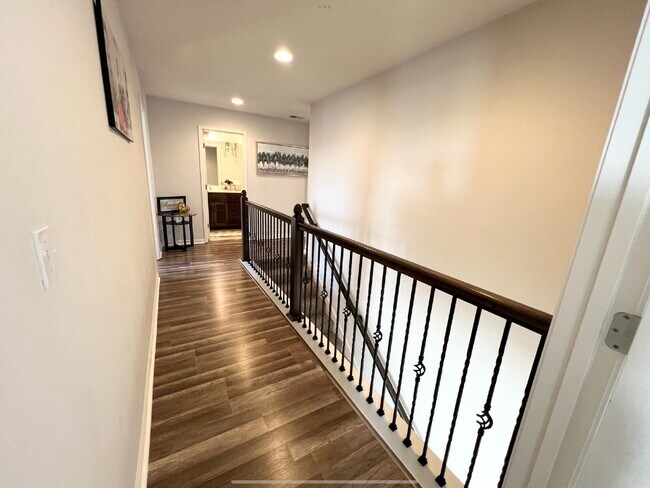 Building Photo - Beautiful 4 Bedroom/2.5 Bath Home *AVAILABLE MAY 15th*