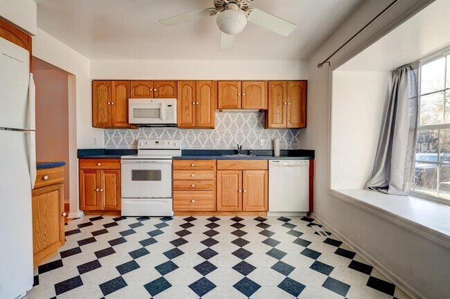 Building Photo - 811 Kings Croft Dr