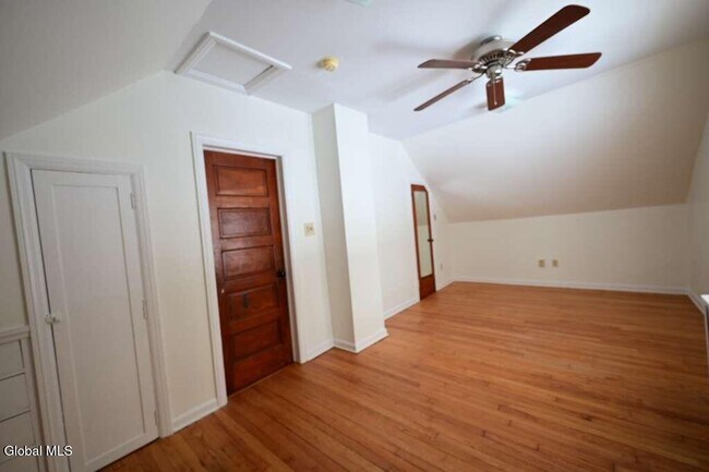 Building Photo - 11 Brayton St