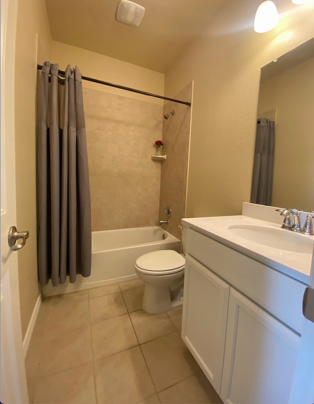 Building Photo - Room in House on Deadwood Ln