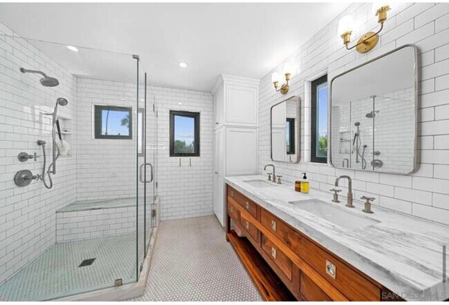 Building Photo - 229 Carnation Ave