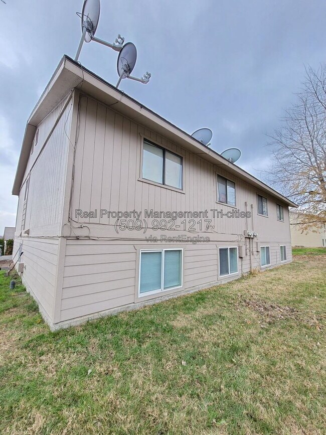 Building Photo - 1102 S Olympia Pl