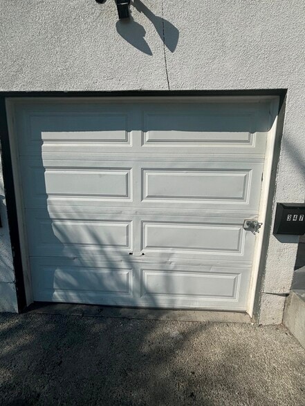 Building Photo - 347 E 107th St