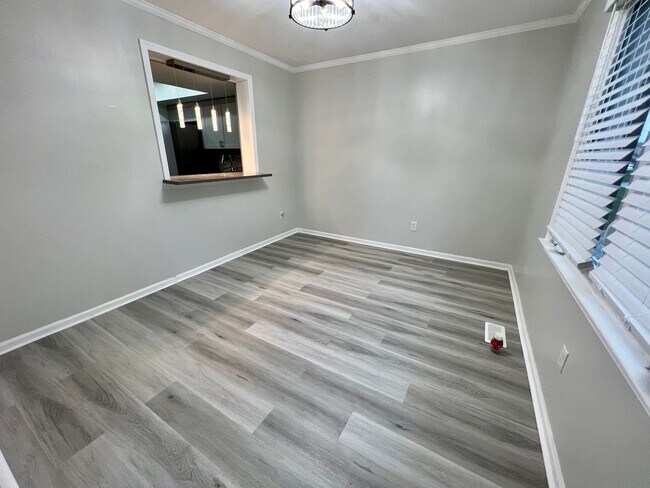Building Photo - 4233 Remo Crescent Rd