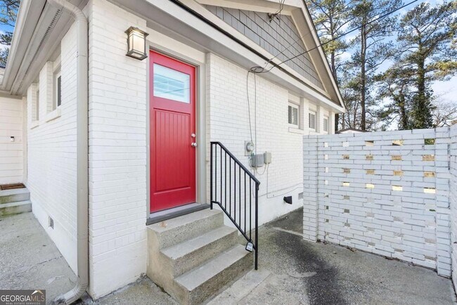 Building Photo - 2026 Harwinor Rd SE