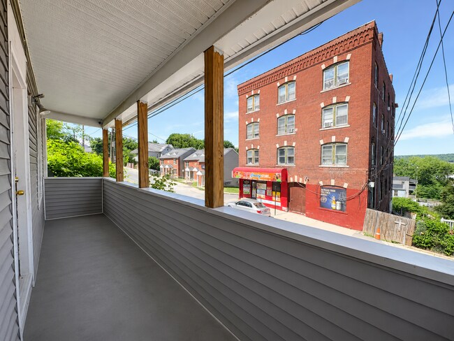Building Photo - 423-429 Baldwin St