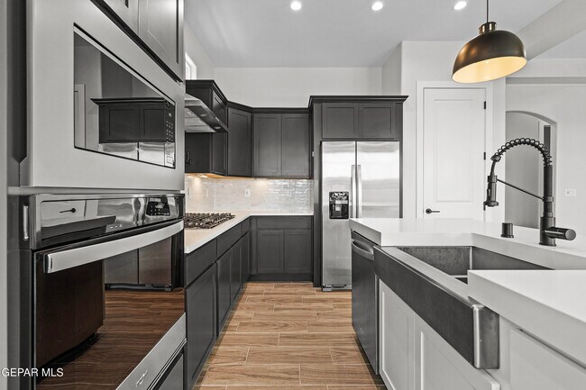 Building Photo - 13992 Margaret Ponce Ave