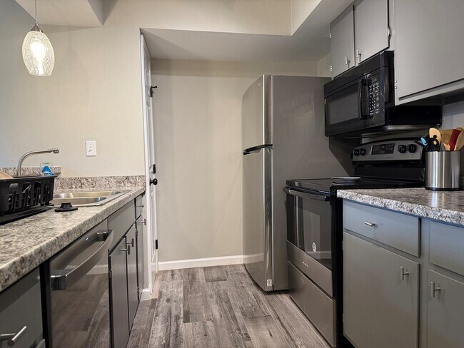 Building Photo - 6701 Eastridge Rd