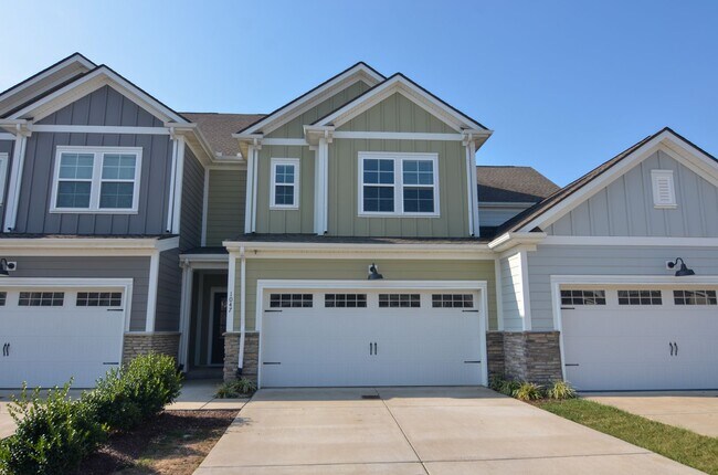 Primary Photo - Stunner in Harvest Point