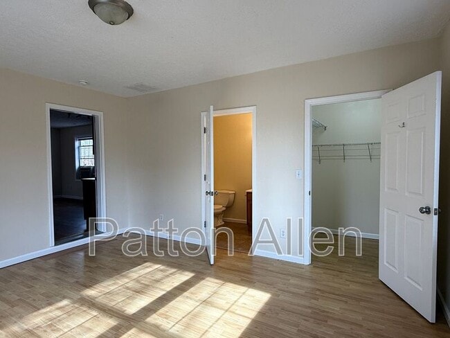 Building Photo - 2 Jenny St