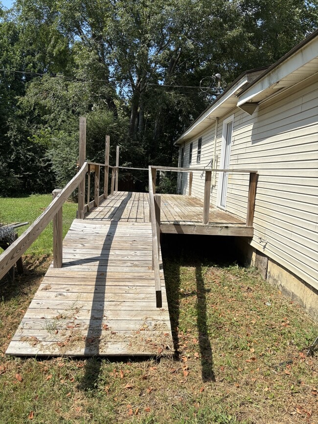 Building Photo - 141 Fannie Dr
