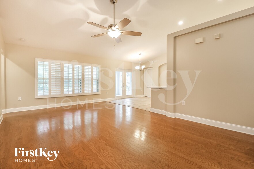 Building Photo - 28635 Fairweather Dr