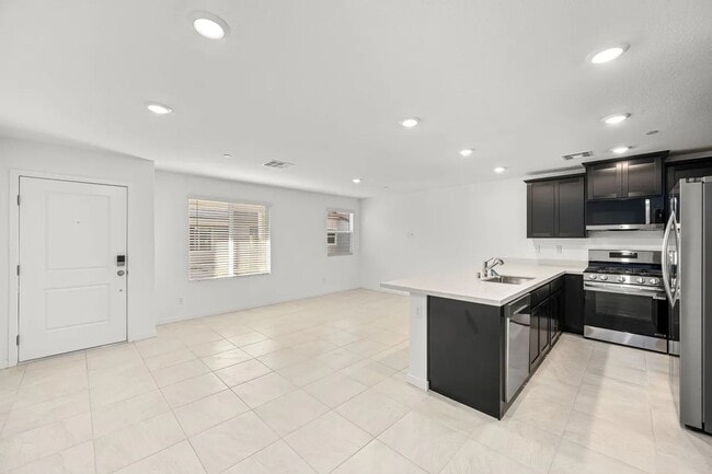 Building Photo - Gated 2025 Lennar Townhome | 3 Bed | 2-Car Garage