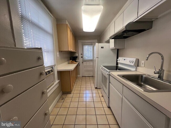 Building Photo - 185 Prince George St