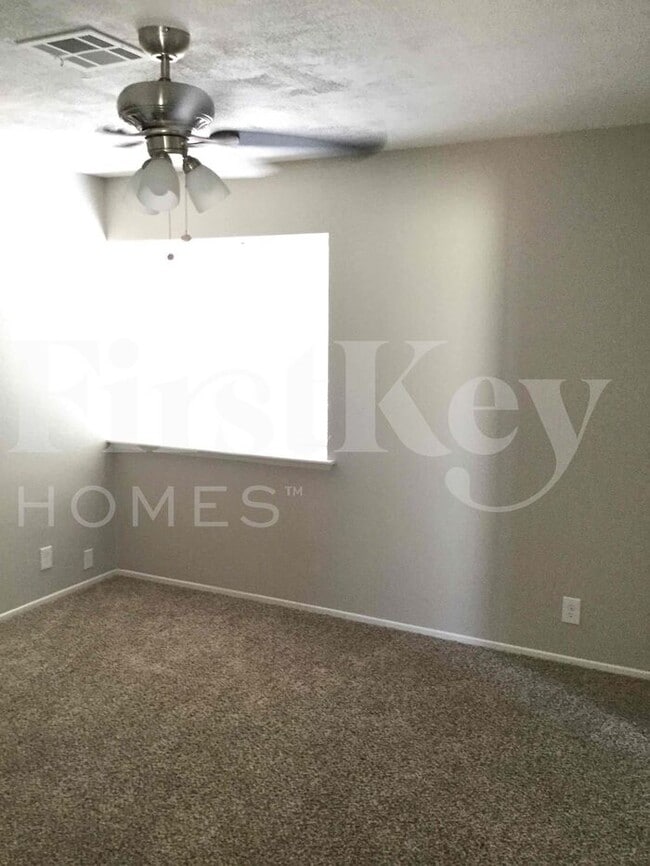 Building Photo - 2368 Valley Dr