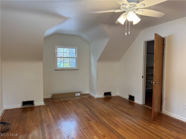 Building Photo - 8896 Spring Valley Dr