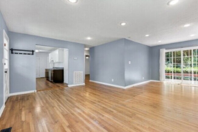 Building Photo - 1355 North Ridge Street