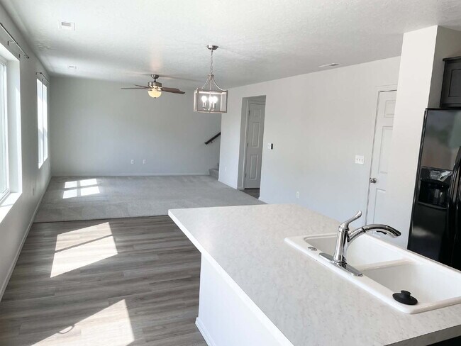 Building Photo - "Charming 3-Bed Oasis on East Drouillard Street with 2.5 Baths and 1470 Sq Ft in Nampa!"