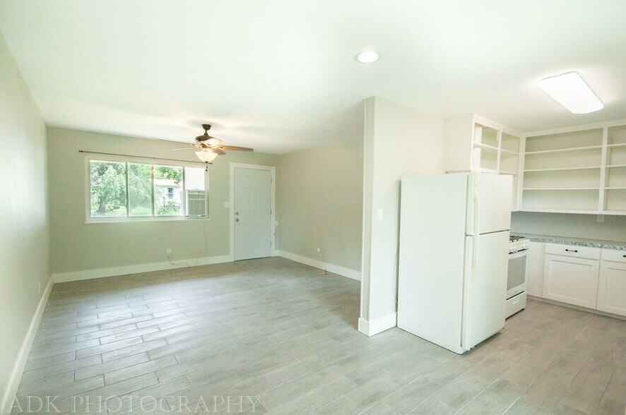 Building Photo - 113 E Bertha St