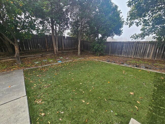 Building Photo - 2253 Hamlin Dr