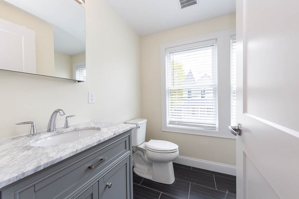 Building Photo - 57 Catherine St