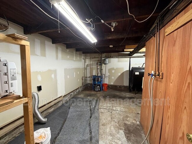 Building Photo - 35 Albert Ave