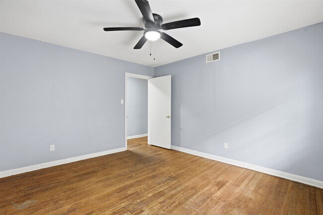 Building Photo - 3917 Anita St