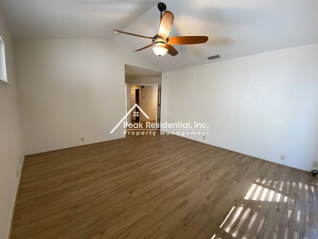 Building Photo - Spacious 3bd/2ba Auburn Home With Bonus Ro...