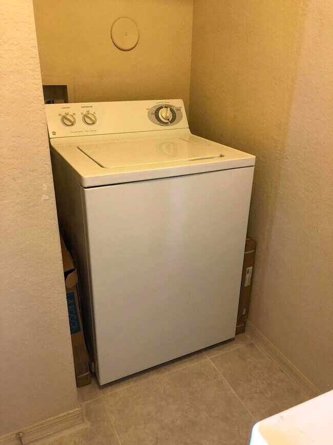 Building Photo - 15025 Michelangelo Blvd