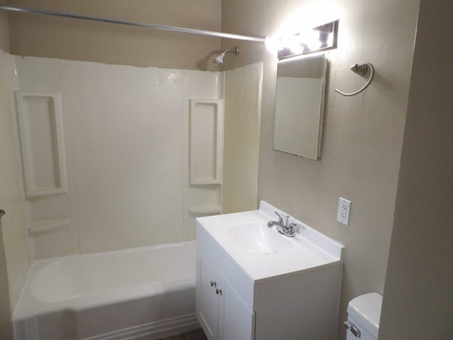 Building Photo - 720 Woodland Ave