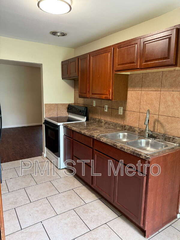 Building Photo - 1510 Trampe Ave