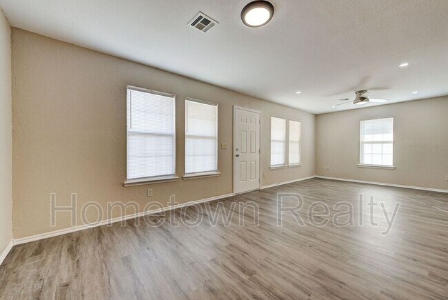 Building Photo - 1704 Tudor Dr