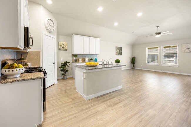 Building Photo - 723 Larkspur Shadow Dr