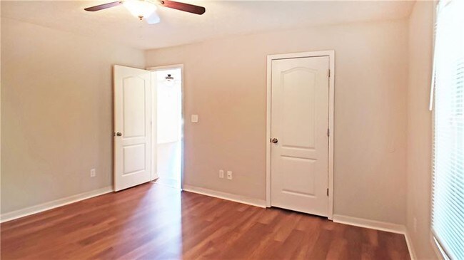 Building Photo - 2885 Center St