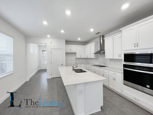 Building Photo - 2016 Sunshine Peak Dr