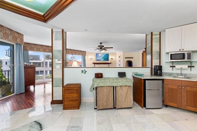 Building Photo - 70 Bay Colony Ln