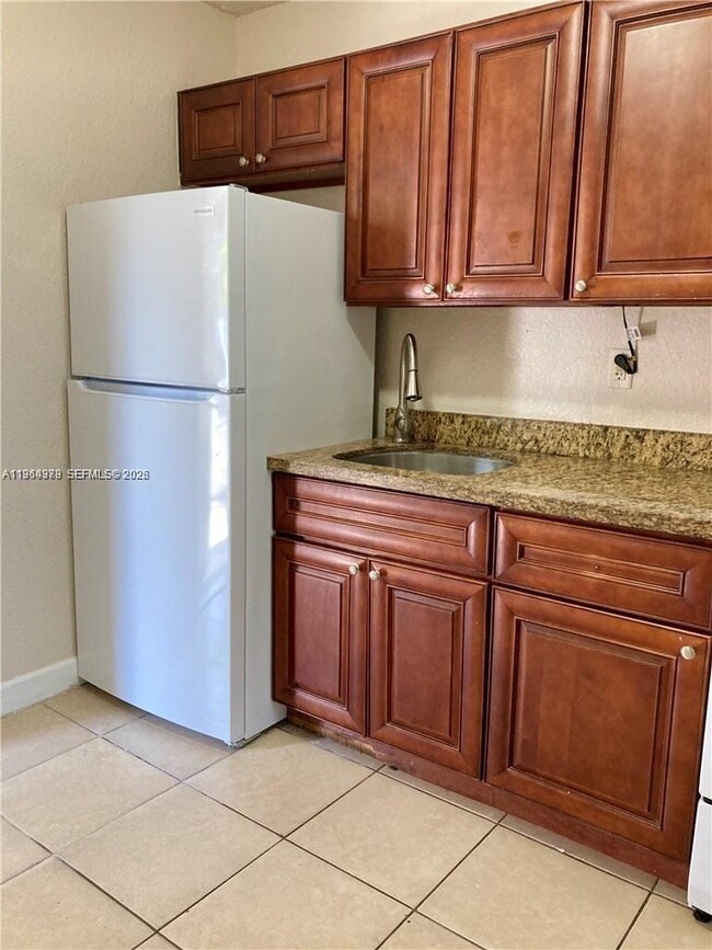 Building Photo - 534 NW 23rd Ave