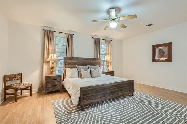 Building Photo - 1016 Thackeray Ln