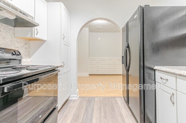 Building Photo - 1420 NW 22nd St