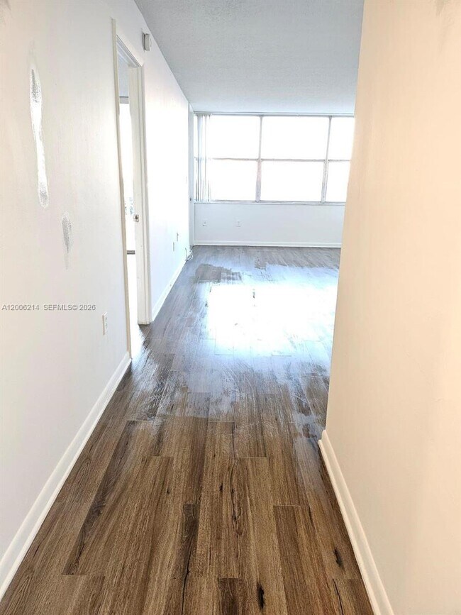 Building Photo - 1200 NE Miami Gardens Dr