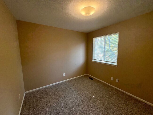 Building Photo - Highlands Ranch 3bed, 3.5 bath