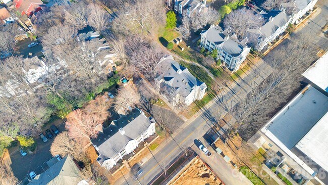 Building Photo - 300 S Cedar St