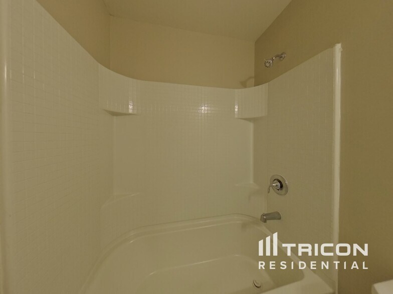 Building Photo - 3612 Moon Crest Dr