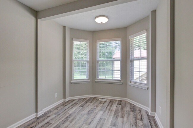 Building Photo - 2104 Pea Ridge Rd
