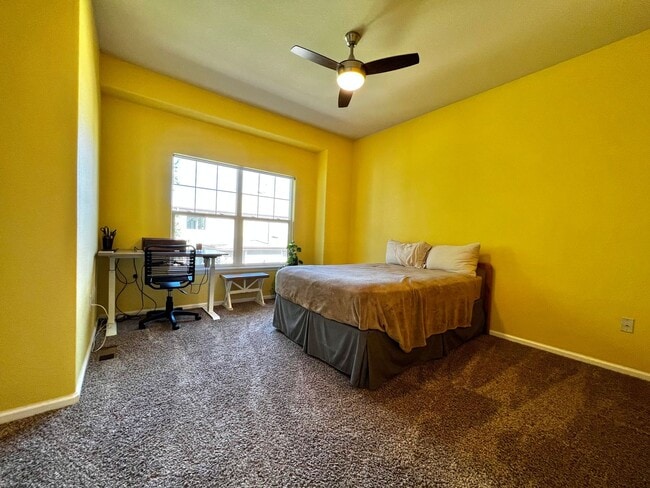 Building Photo - Beautiful 2 Bed 2.5 Bath Condo Near Observ...