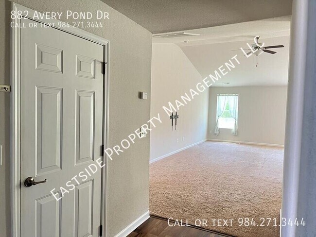 Building Photo - 882 Avery Pond Dr